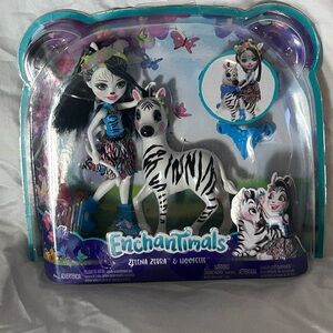 Mattel Enchantimals Doll Zelena Zebra & Hoofette companion zebra.